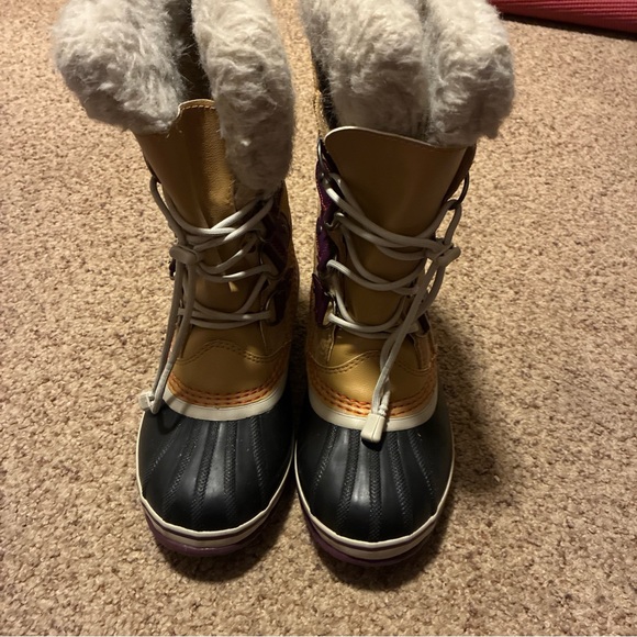 Sorel Waterproof Tan and Black Boots - Picture 3 of 6
